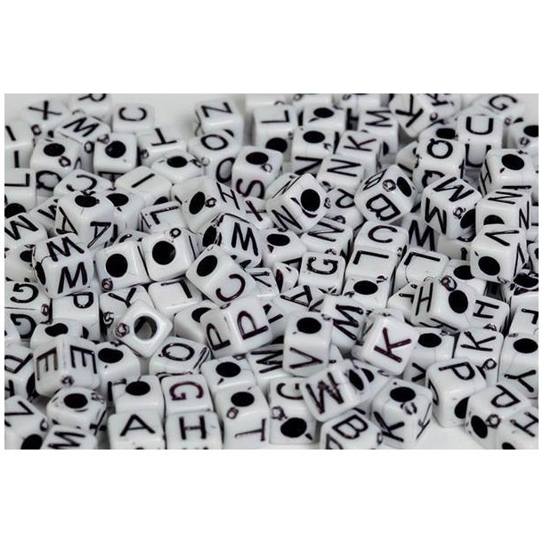 Pearl`n fun bogstaver  -7mm  - sort/hvid