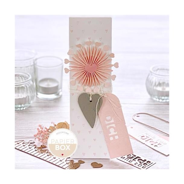 Alexandra Renke - Die - Rosette with hearts 2 / Rosette med hjerte 2