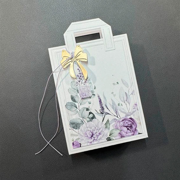 Simple and Basic - Die - A7 Shopping pose