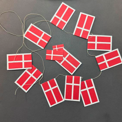 Simple and Basic - Die - Flag med blondekant