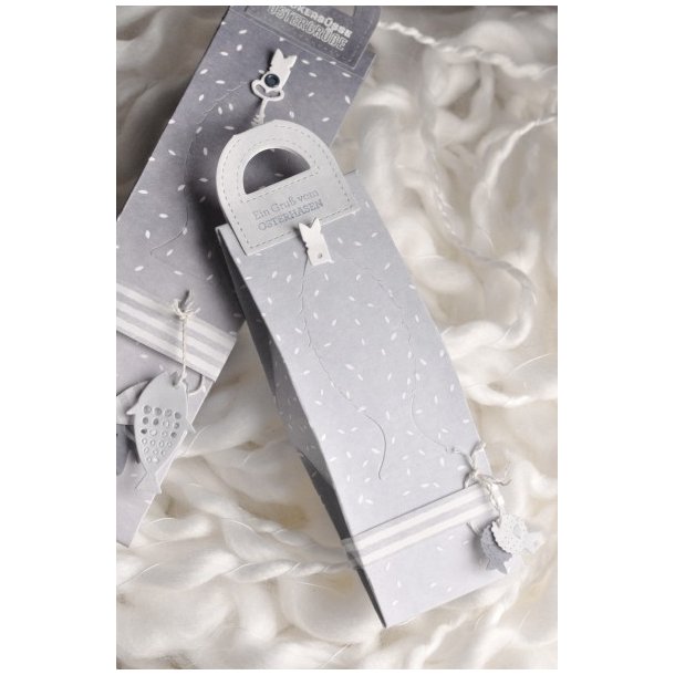 Alexandra Renke - Karton - Flurry petals Powder Blue