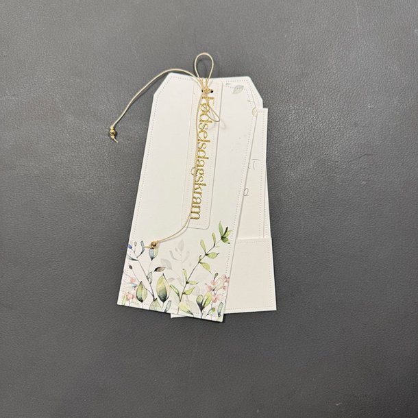 Simple and Basic - Die - Tag med pynt