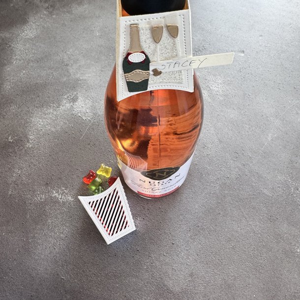 Simple and Basic - Die - Flasketag